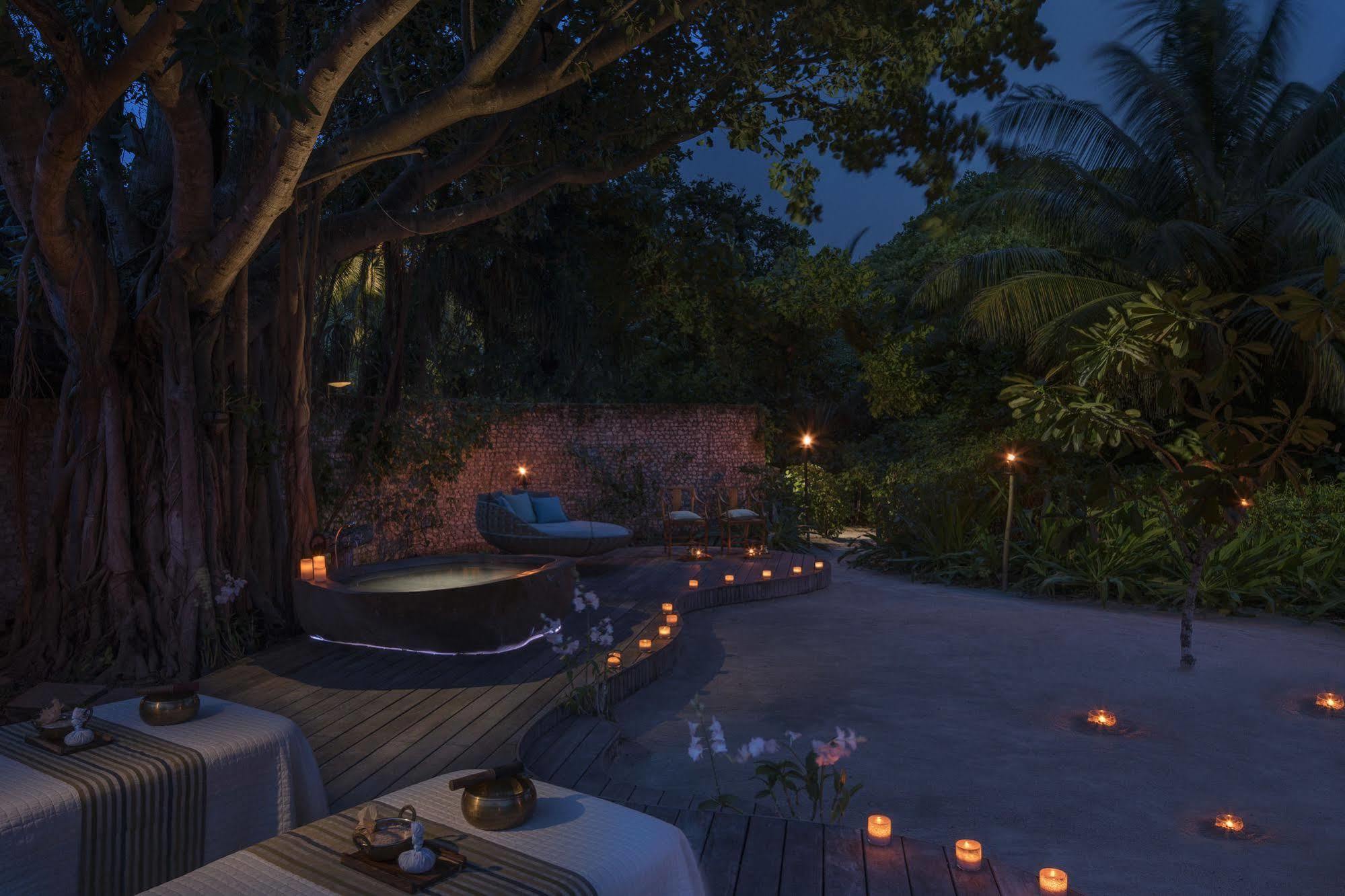 Four Seasons Resort Maldives At Landaa Giraavaru Milaidhoo Esterno foto